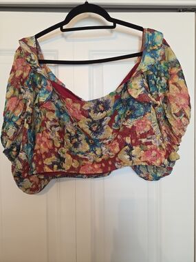 Just Bellina Red Floral Puff-Sleeve Crop Top Set